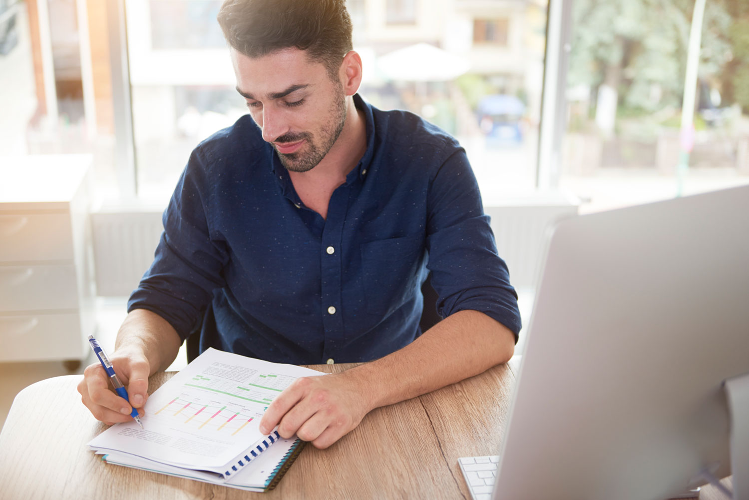 The-Pros-and-Cons-of-Using-a-PEO